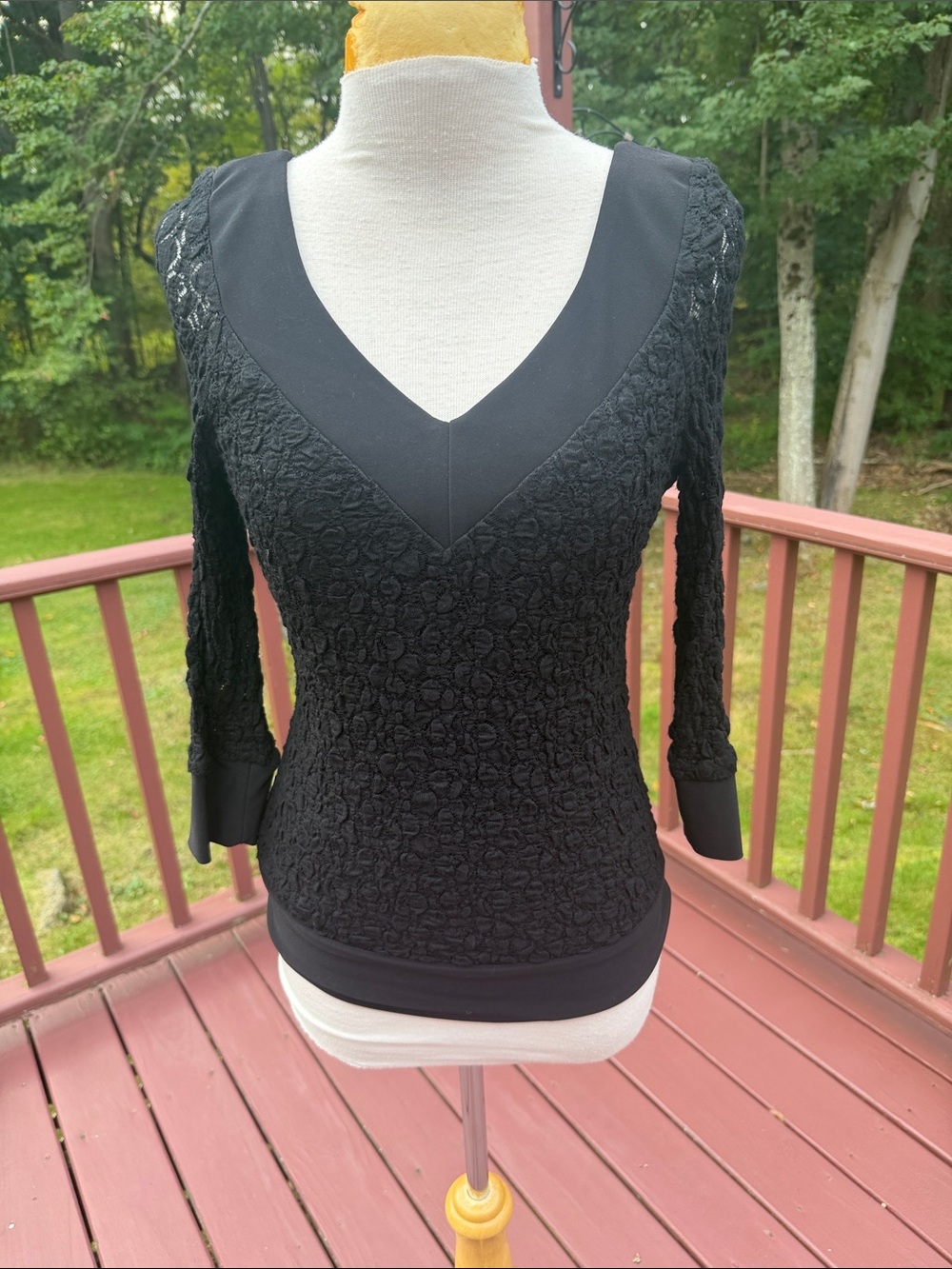 Frank Lyman Sz 6, black textured back cross strap stretchy top.